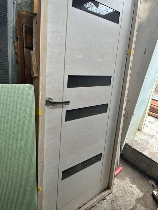 Kuxonniy eshik sotiladi