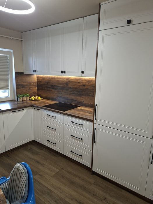 Vand apartament cu 4 camere