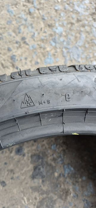 4 anvelope iarna Pirelli,fata 255/40/21,spate 285/35/21,dot 2022-2024.Pretul este pe bucata.