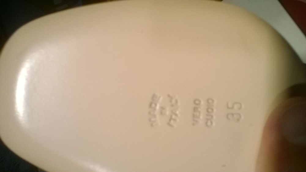 Ghete , Botine piele maro-alb POLLINI marimea 35 pret redus la 300 eur