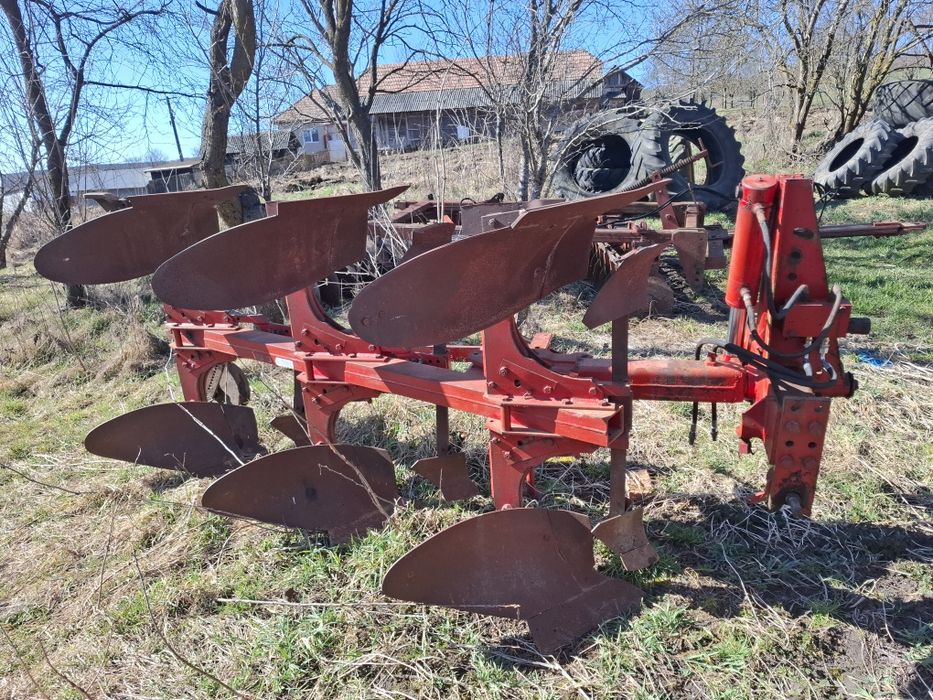 Vând plug reversibil 3 brazde