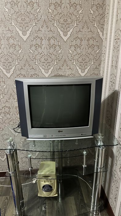 Телевизор LG + Подставка