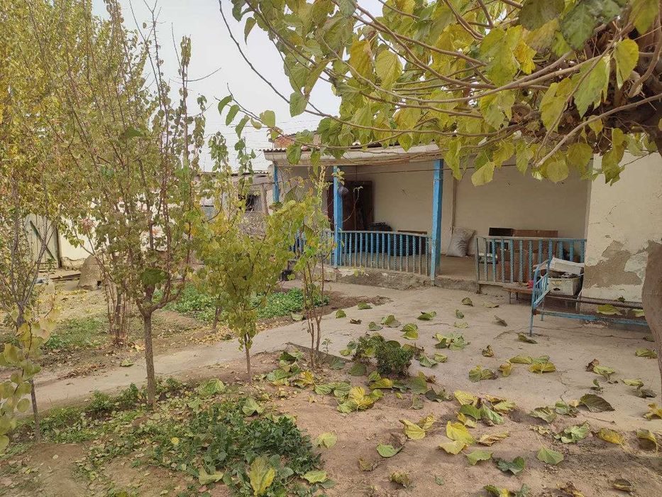 Уй сотилади 2 хона 2.40 соток