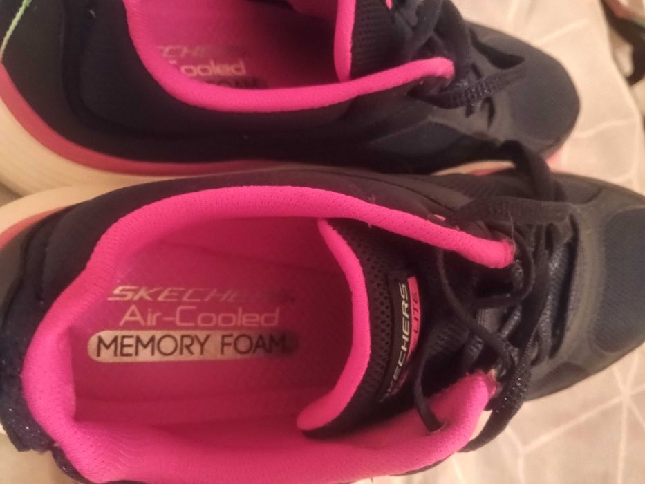 Продавам маратонки Skechers