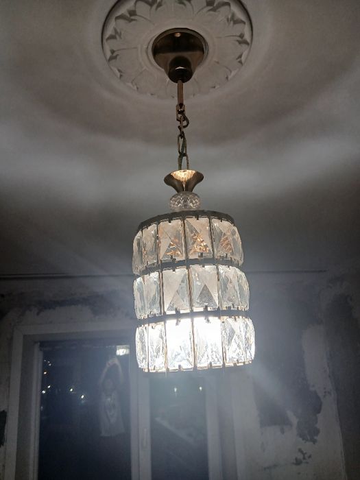 Продаются люстры