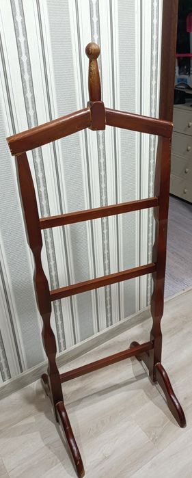 Продам вешалку напольную