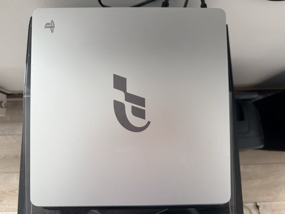 PS 4 ca nou cu Garantie+3 manete+Volan cu pedale+3 jocuri(GTA5,GT,NFS)