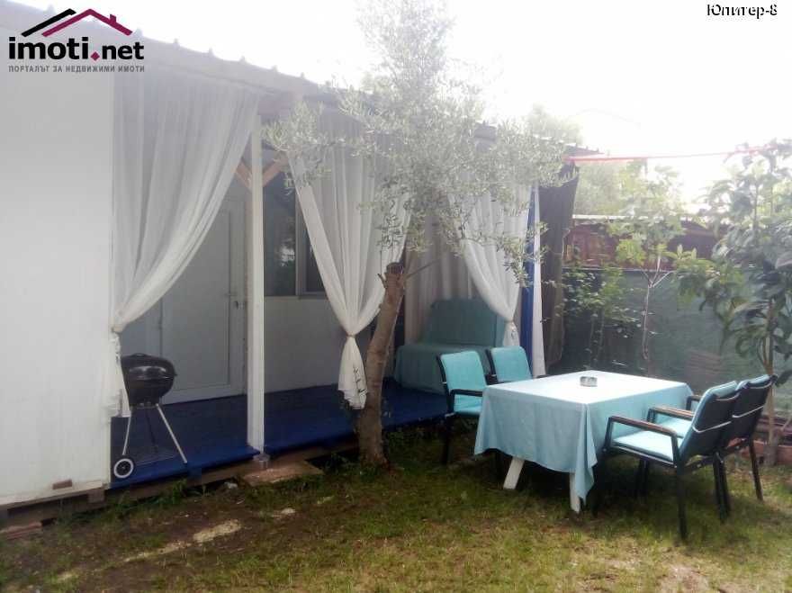 Дава под наем  озаведено бунгало до брега в Карияни-2500 евро/годишно.