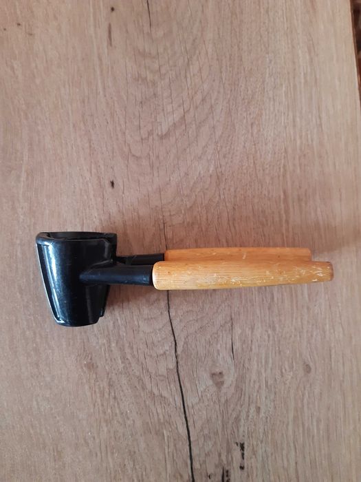 Орехотрошачка с дървени дръжки