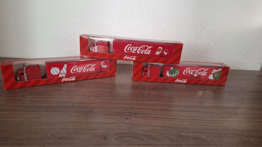 Колекционерски Coca-Cola коледни камиончета – нови, комплект
