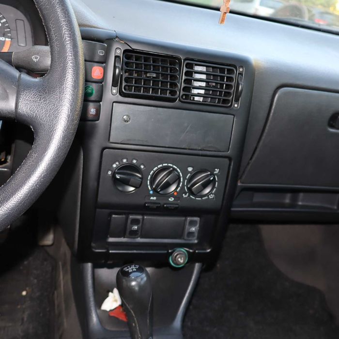 Фолксваген Поло 1.6  75 к.с. 97 год.Само на части