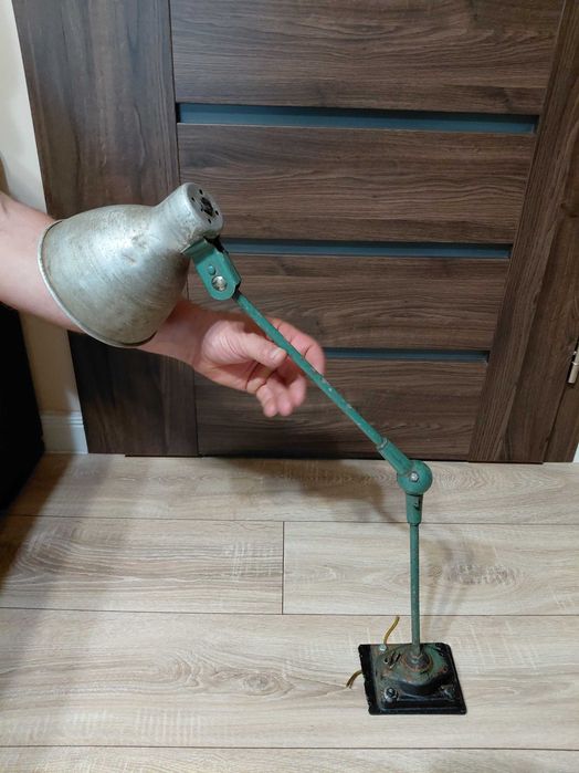 Lampă industrială articulată