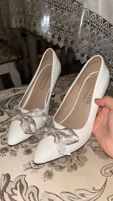 Белые туфли ,размер 36 в отличном состоянии