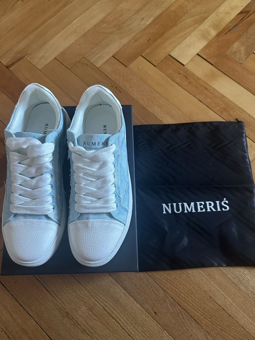 Обувки Numeris.