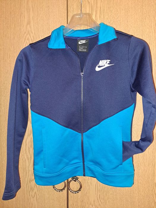 Яке унисекс 146 см и суичер Nike  137-147 см.