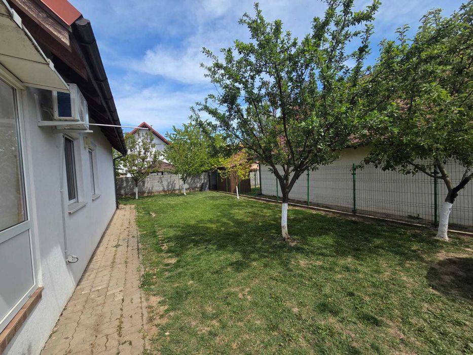 Casa de vanzare Dumbravita, zona premium, aproape de padure si lac, 450 mp teren
