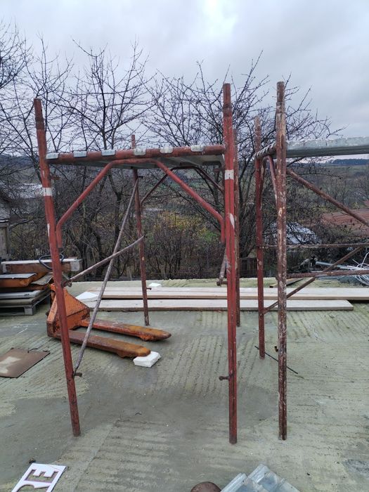 Vând schela in stare excelenta