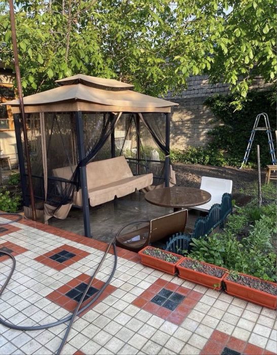 Дом 3 этажа 6 соток