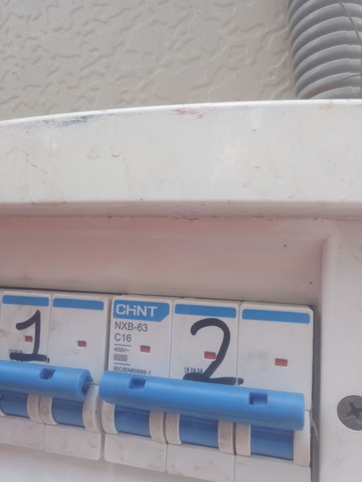 eliktirik santehniklik xizmatlarini qilaman uchurchik quyaman lustira