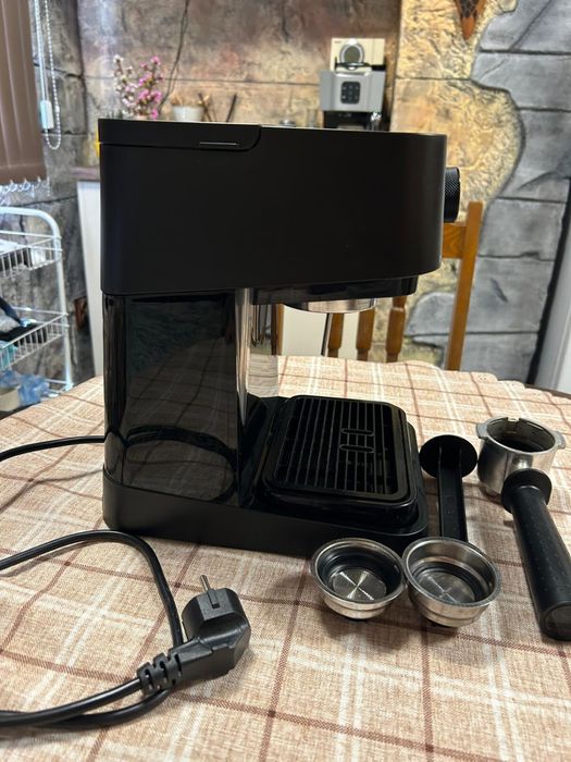 Кафемашина DeLonghi EC230.BK