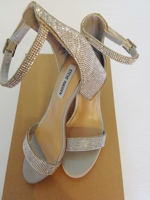 НОВИ Дамски обувки STEVE MADDEN 37 номер