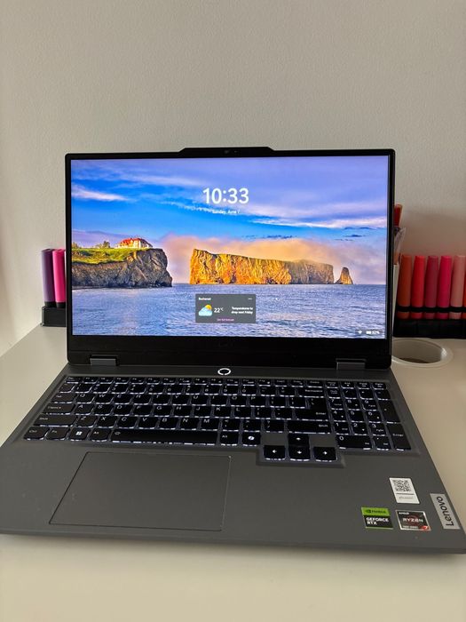 Laptop lenovo LOQ cu RTX 4050 si 24 gb ram