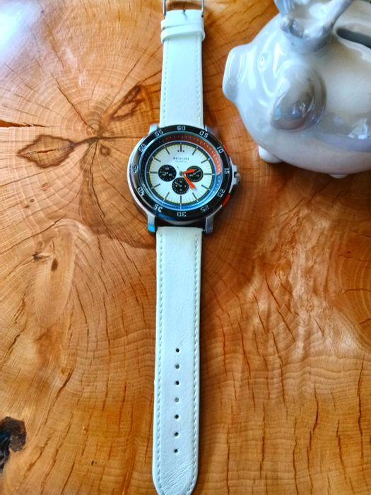 Мъжки часовник бяла  с кожена каишка