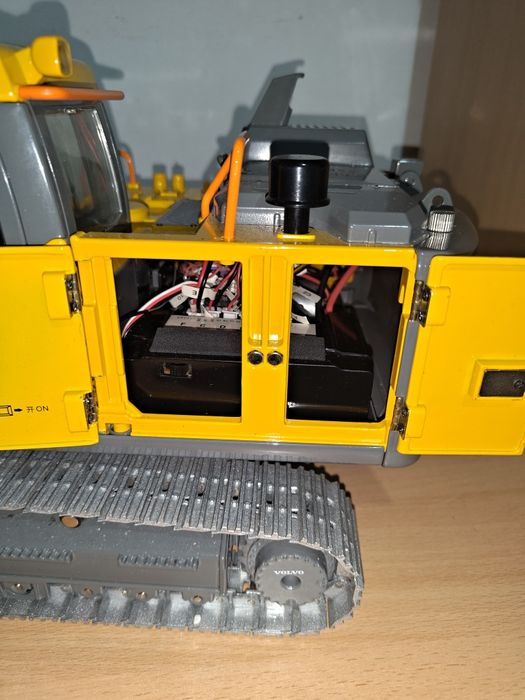 Automodel excavator radiocomanda 1/14