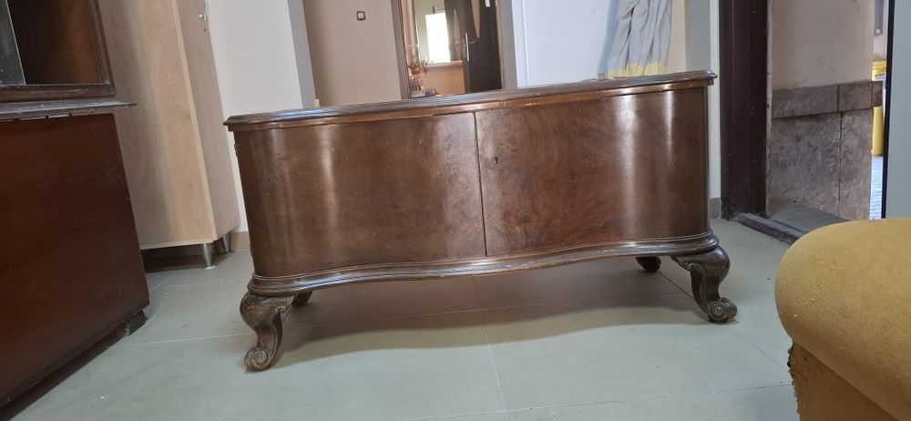 Oferim 2 piese mobilier de tip servanta