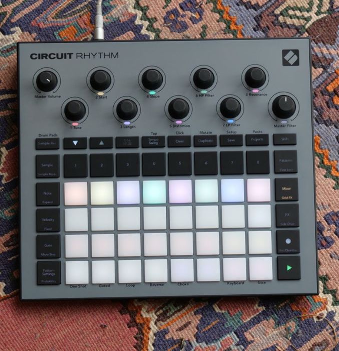 Продам сэмплер и драм машина Novation Circuit Rhytm