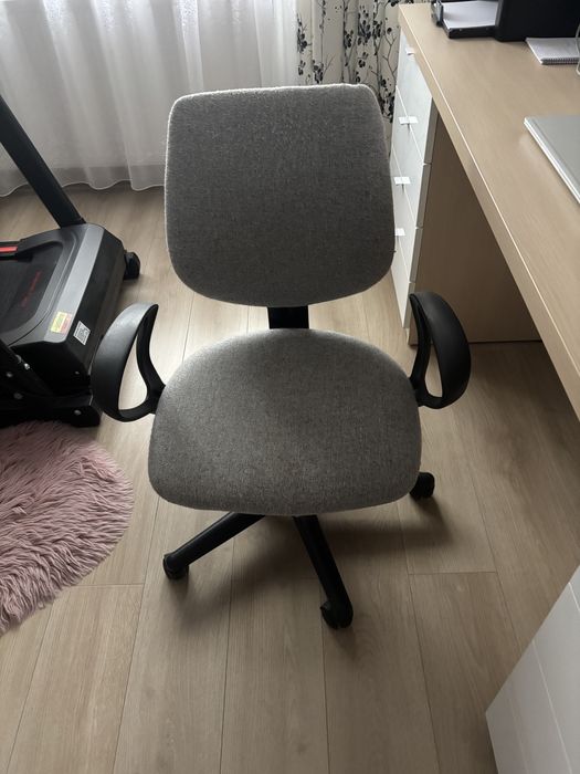 Scaun birou gri in stare f buna