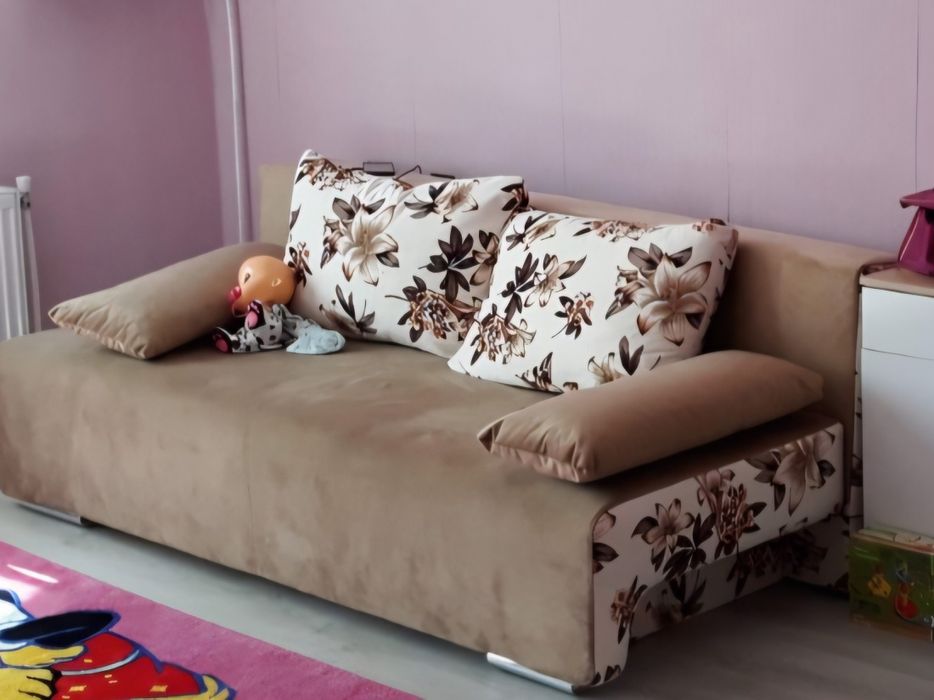 Триместен разтегателен диван