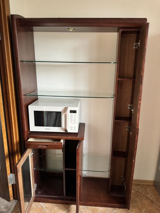 Деревянный шкаф на кухню