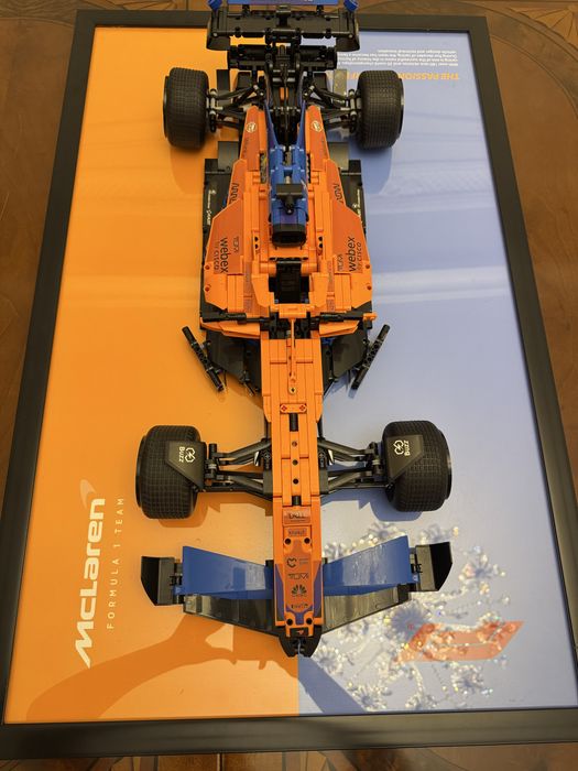 Лего F1 maclaren вместе с рамкой. Уже собранный !