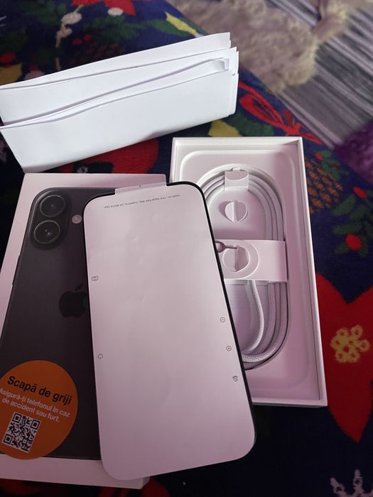 Vand iphone 16 la cutie cu garantie factura