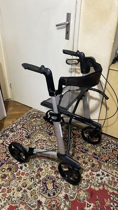 Ролатор / проходилка за възрастни/