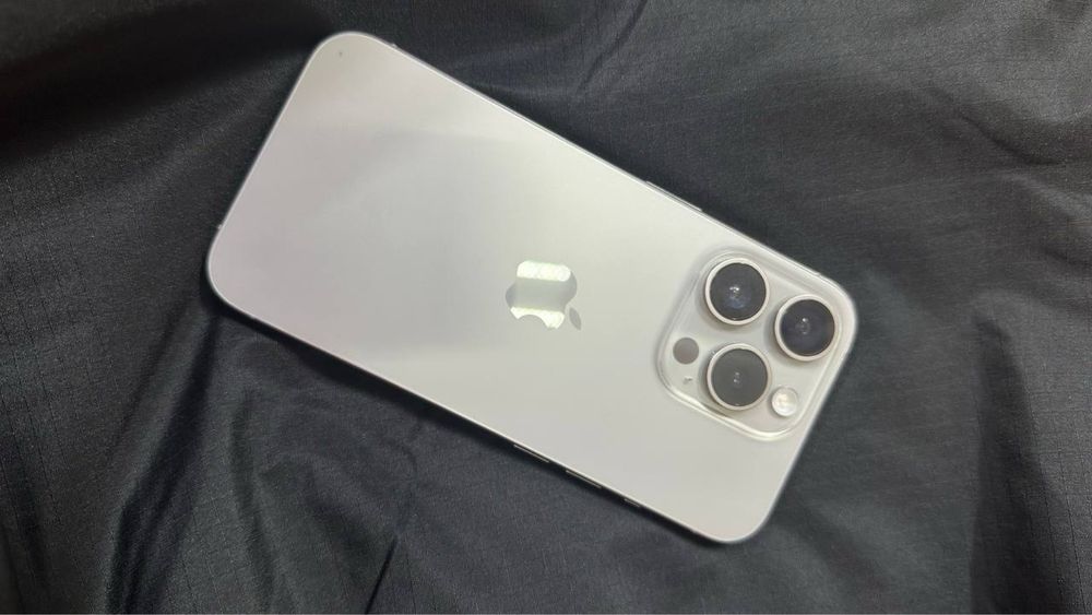 iphone 15 pro silver