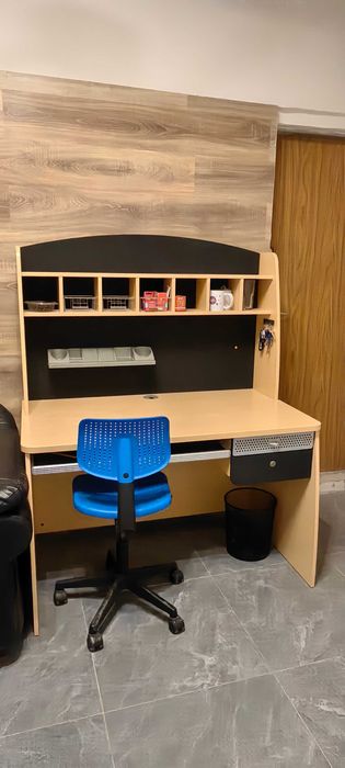 Продам стол письменный школьный cilek