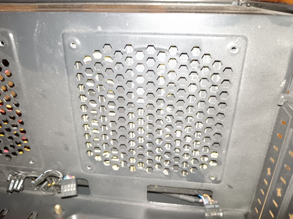 Vând pc AMD 8gb Ddr3 ieftin