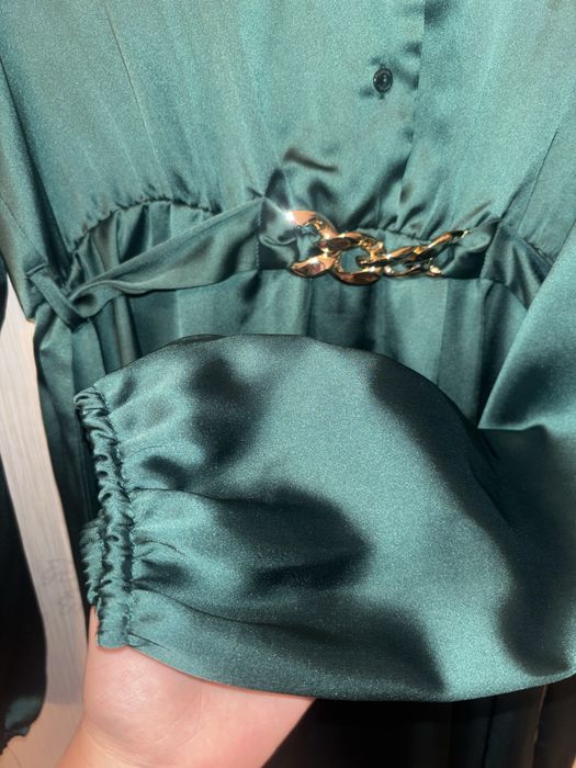 Рокля в тъмнозелено