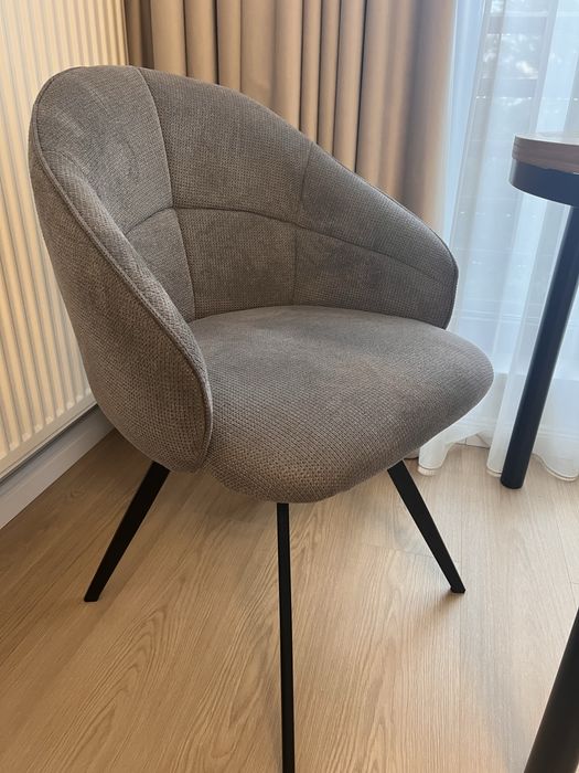 Scaune 2 buc, culoare gri, unul dintre scaune este usor defect