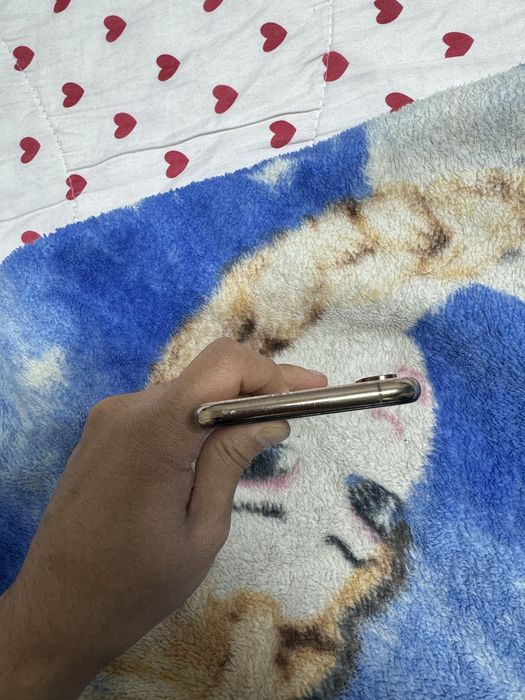 Продам Iphone XS