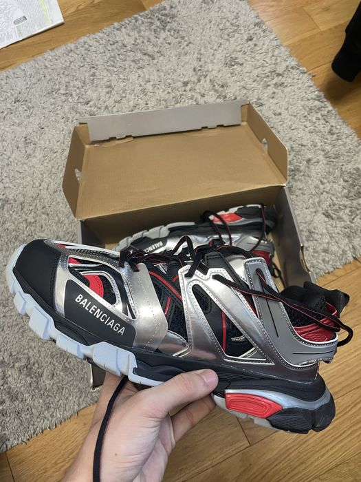 Balenciaga tracks 44