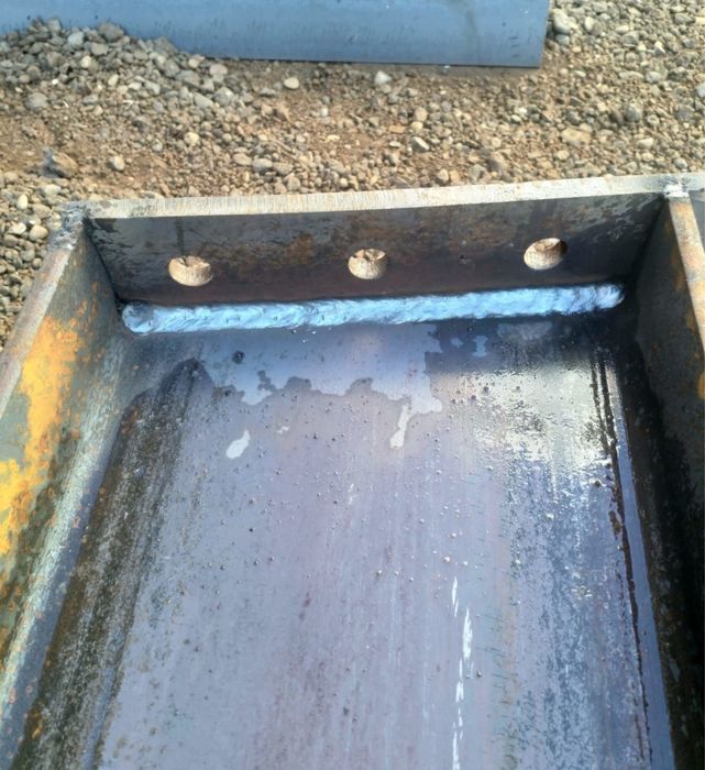 Vand hale si structuri metalice sau schimb cu duba