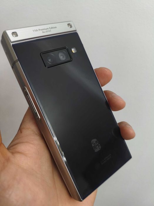 Samsung w2019 silver 256gb
