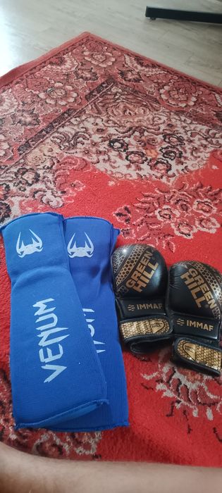 продам футы, и перчатки