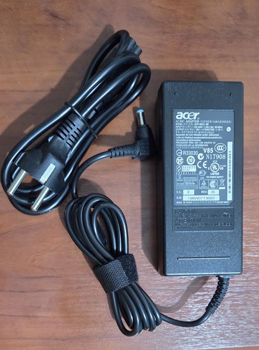 Ноутбук зарядкасы сатылады