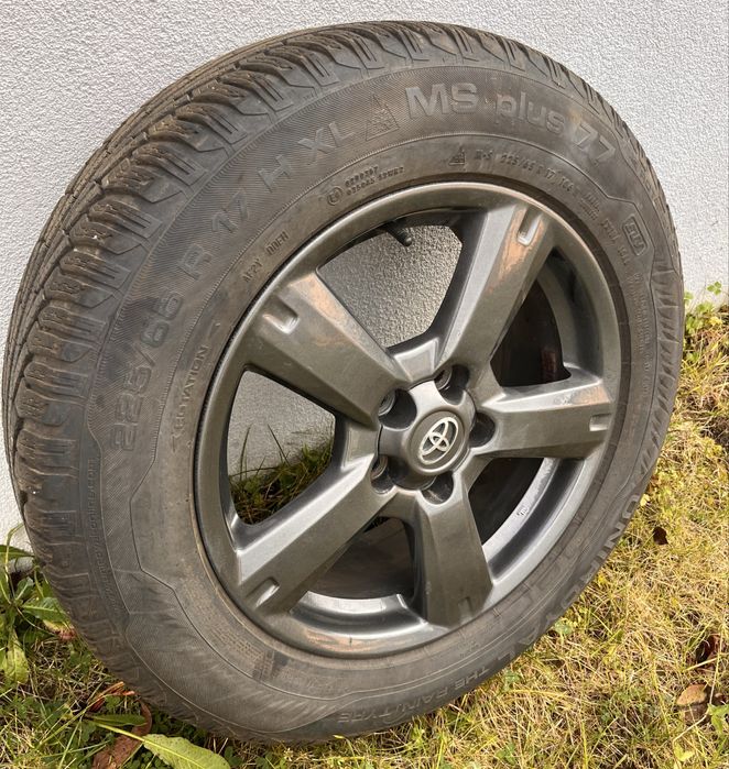 Джанти 17х7J, 45, 5x114 със зимни гуми 4 бр. UNIROYAL - RAV4