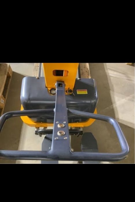 Самонатоварващ се стакер с подемност 500кг