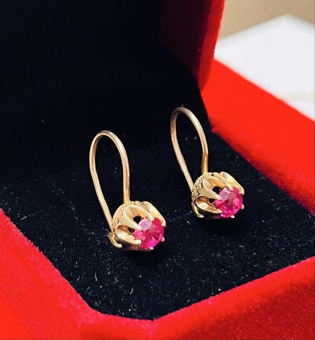 Златен руски сет жълто злато и естествен рубин